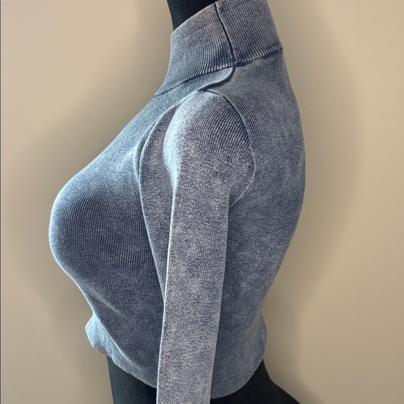 Zara Women's Blue Turtleneck Crop Top Size Small - Picture 3 of 6
